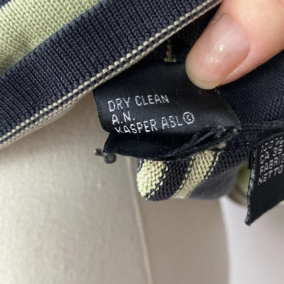 🌸Vintage Kasper 100% silk striped top - Picture 10 of 11